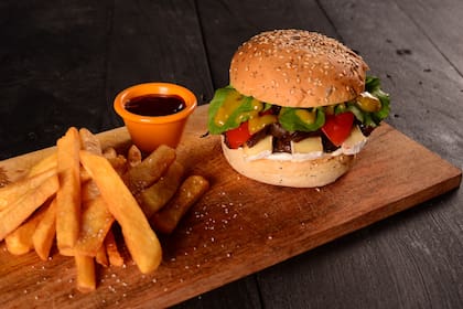 Hamburguesas como la de Peñón de Águila, guisos, carnes y hasta panes son parte de una tradición muy antigua