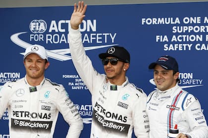 Hamilton (en el medio), Rosberg (izquierda) y Massa (derecha), los tres más rápidos en la clasificación