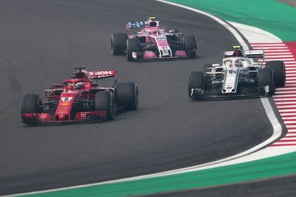 Hamilton ganó, se alejó de Vettel y ya acaricia su quinta corona