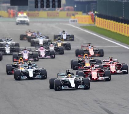 Hamilton pica en punta en Spa-Francorchamps, delante de Bottas y Vettel