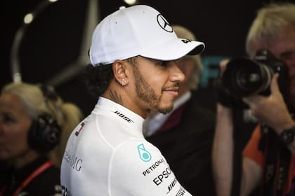 Hamilton se tomó con humor la suspensión de la actividad en Bakú.