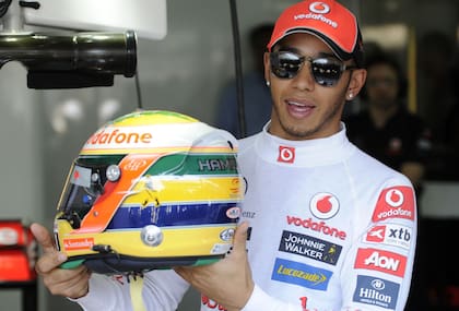 Hamilton y su homenaje a Senna: el casco con los colores de la bandera de Brasil
