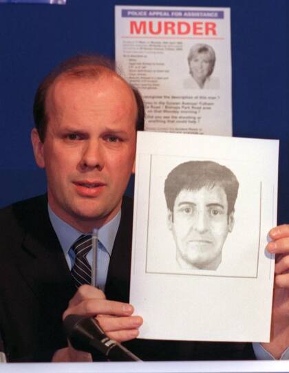 Hamish Campbell, detective del caso, con el identikit del sospechoso del crimen de Jill Dando