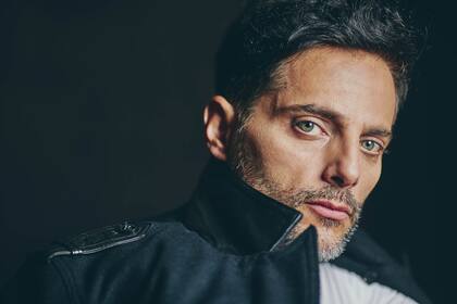 "Hamlet es un personaje arrojado a un sistema en el que debe buscar cómo acomodarse. A mí me gustan mucho esos personajes", dice.