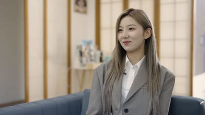 Han Yewon es una vocalista del grupo de K-pop mimiirose