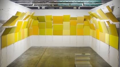 Handcuff Secrets, instalación de Mariela Scafati exhibida por Isla Flotante en Art Basel Miami
