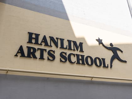 Hanlim Arts School es una escuela de arte fundada por personas de la industria del entretenimiento.