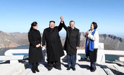 Hanna Song dice que, en un esfuerzo por evitar que el líder norcoreano se sintiera incómodo, el presidente Moon barrió el tema de los derechos humanos "debajo de la alfombra"