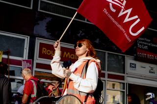 Desafío para el nuevo gobierno: las reivindicaciones salariales crecen y las huelgas paralizan Gran Bretaña