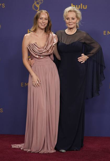 Hannah Einbinder y Jean Smart, ambas nominadas por Hacks, posaron juntas en la alfombra roja