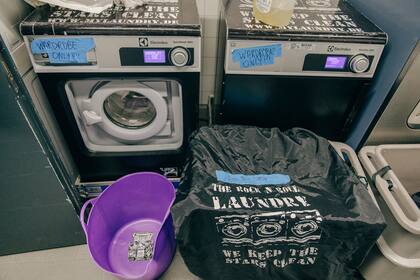 Los lavarropas de The Rock n Roll Laundry van de gira con los músicos