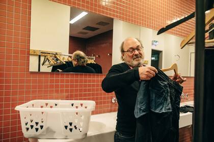 Topf comenzó en el negocio por casualidad, ofreciéndose a lavar la ropa del rockero estadounidense Ted Nugent, al que encontró perdido en la calle