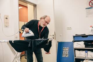 Der Topf, el hombre que lava los trapos sucios de Madonna, Beyoncé y U2