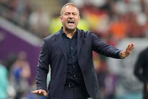 Una joya de Barcelona dejó de entrenarse, podría irse y el DT levanta la voz: "Hay mucha gente alrededor"