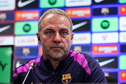 Hansi Flick, el entrenador de Barcelona que habló con Julián Alvarez en varias oportunidades
