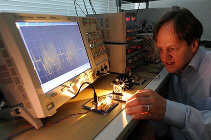 Harald Haas, jefe de Comunicaciones de la Universidad de Edimburgo y uno de los promotores de la tecnología Li-Fi