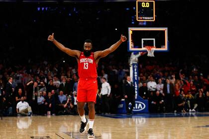Harden, figura de los Rockets, marcó 61 puntos en el Madison Square Garden de New York