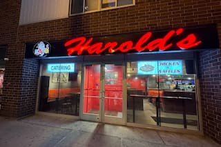 La cadena de pollo frito de Chicago que se declara en quiebra y cierra sus restaurantes