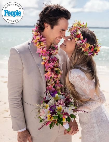 Harris y Ward en su boda en las Islas Cook