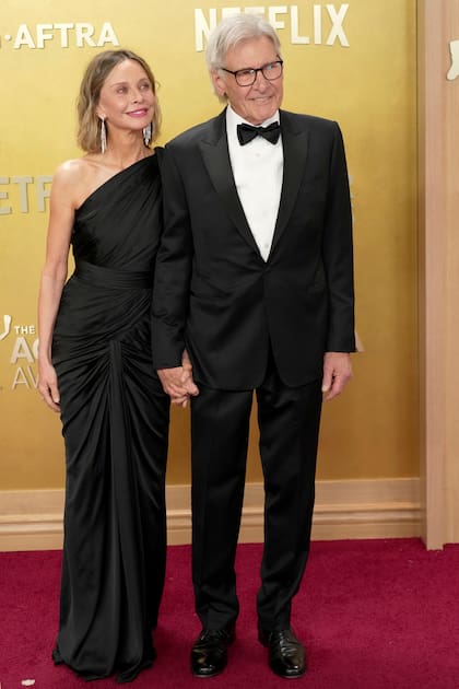 Harrison Ford y su mujer, Calista Flockhart, con quien lleva unos dieciséis años de casado. Se conocieron en los Globos de Oro de 2002 y celebraron su boda en Santa Fe, Nuevo México, el 15 de junio de 2010.