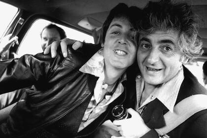 Harry Benson junto a Paul McCartney