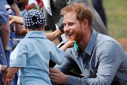 Harry estuvo jugando varios minutos con el pequeño fan