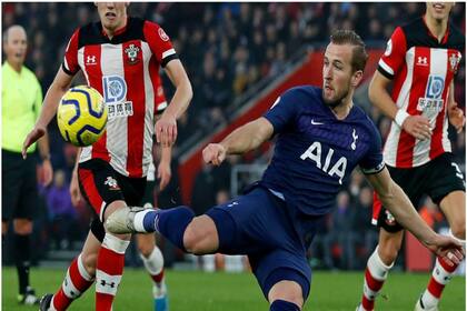 Harry Kane, de 26 años, juega en Tottenham Hotspur y está valorizado en 162 millones de dólares.