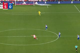 Kane hizo un gol desde 55 metros... ¡y su equipo anotó 8 en el segundo tiempo!