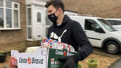 Harry Maguire, capitán y defensor del Manchester United sorprendió a los ancianos de su Mosborough natal