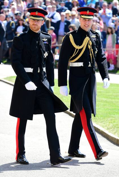 Harry y William, siempre unidos y cómplices, mucho más en este día especial. FOTO: REUTERS