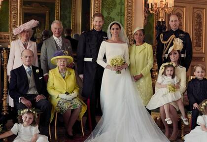 Harry y Meghan, de la dulce historia de amor en el castillo a la docuserie donde disparan contra la realeza