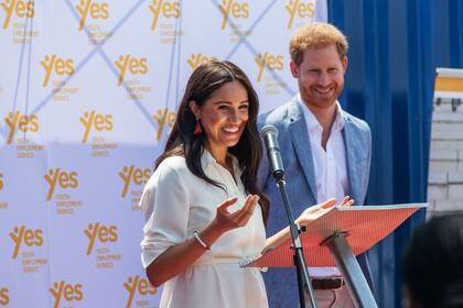 Harry y Meghan Markle repartieron comida a enfermos en Los Ángeles