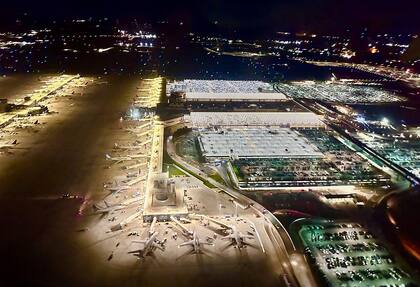 Hartsfield-Jackson Atlanta International es el aeropuerto más concurrido en EE.UU. y se verá afectado por la reducción de vuelos (Wikimedia Commons/Harrison Keely)