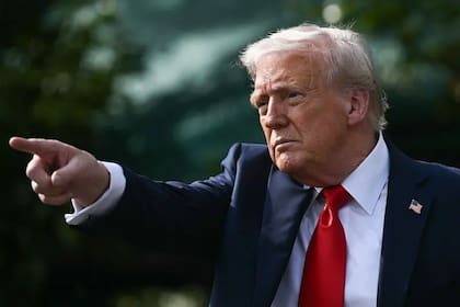 "Harvard es una burla, enseña odio y estupidez, y ya no debería recibir fondos federales", publicó Trump