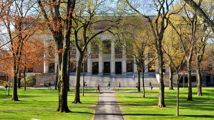 Harvard tiene 3,2 Premios Nobel por cada 10.000 graduados