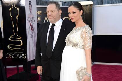 Harvey Weinstein y su exposa Georgina Chapman, en los Oscars