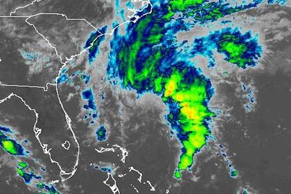 Hasta ahora el fenómeno muestra un cúmulo de nubes desorganizadas, pero podrían tomar forma de ciclón en cuestión de horas