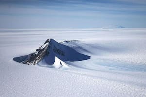 El mapa que revela en detalle los paisajes que se ocultan bajo el hielo de la Antártida