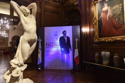 Hasta el 2 de mayo habrá mesas redondas, conferencias y debates (vía plataformas digitales y abiertos al público) sobre distintas facetas creativas de Fellini, su legado e influencia en la cultura local