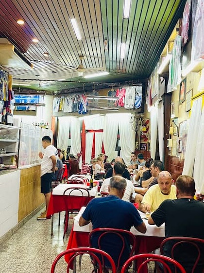 Hasta el día de hoy la cantina no acepta reservas y mantiene su público de habitués