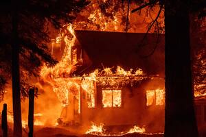 Hasta el domingo, el incendio había destruido 187,562 hectáreas; el fuego ahora cubre un área más grande que Los Ángeles