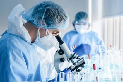 Hasta el momento, las vacunas siguen demostrando una alta efectividad contra las variantes, incluyendo la Delta, que avanza rápidamente por el mundo entero