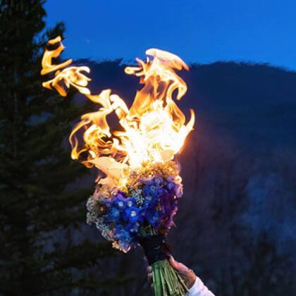 Hasta el ramo entró prendido fuego (Foto: Instagram/@g.a_thegreatadventure)
