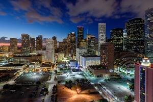 Hasta hace poco más de 10 años, el Downtown, de noche, era una ciudad fantasma; ahora convoca con su rica cartelera de espectáculos, restaurantes y atracciones