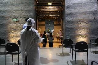 Cómo está funcionando el sistema de vacunación en ciudad y provincia y qué lugares están abiertos