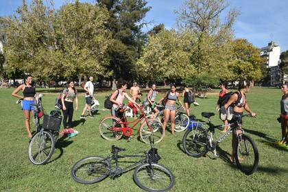 Hasta las 20, también se puede hacer actividad deportiva al aire libre como andar en bicicleta por el Parque Saavedra