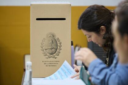 Hasta pasadas las 16.30, el 58% del padrón electoral había ejercido su derecho al voto en Mendoza