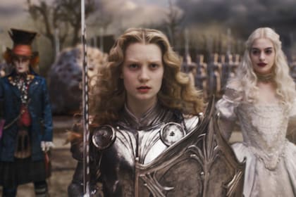 Hathaway admitió que le dio vergüenza trabajar con Depp, puesto que ella era fanática suya (Foto: IMDb)