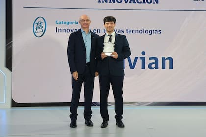 Hatum junto a Lucciano Mannelli, uno de los fundadores de Navian