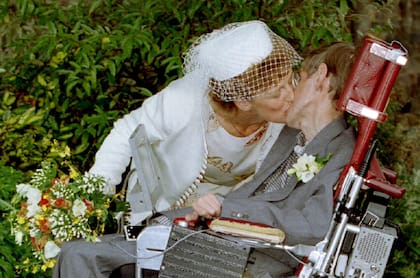 Hawking con su segunda esposa, Elaine Mason